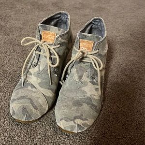 Camo Toms size 7.5
